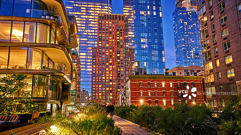 高线公园：第42街的现代建筑，曼哈顿中城图片素材