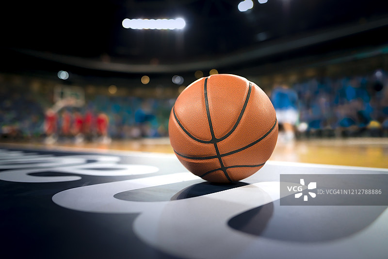 篮球场上的篮球图片素材