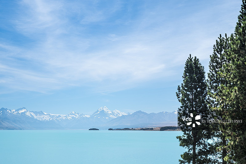 新西兰南岛的雪山碧湖图片素材
