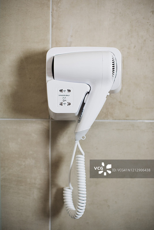 挂在墙上的吹风机图片素材
