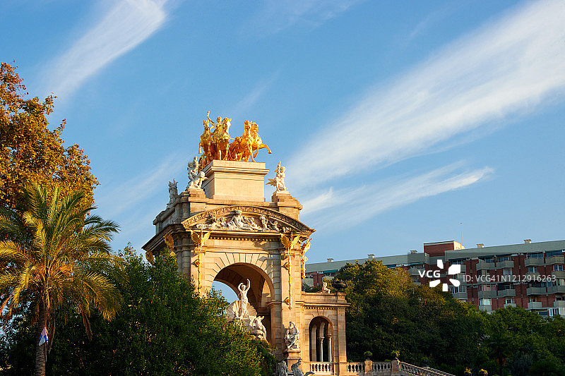 西班牙巴塞罗那城堡公园的纪念瀑布图片素材