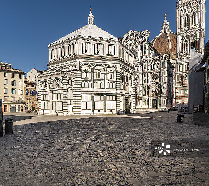 紧急状态下的圣母百花大教堂、圣乔瓦尼洗礼堂和乔托钟楼图片素材