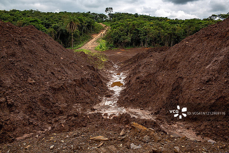 泥石流滑坡图片素材