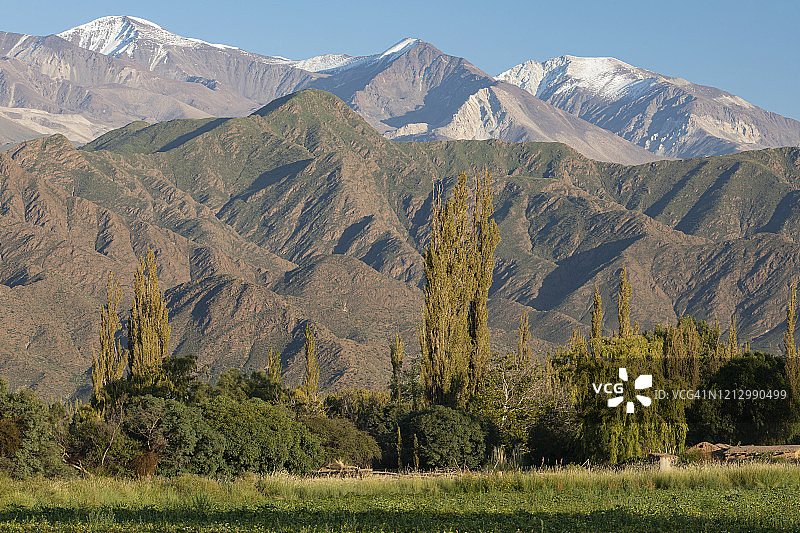 卡尔查基河谷与卡奇山图片素材