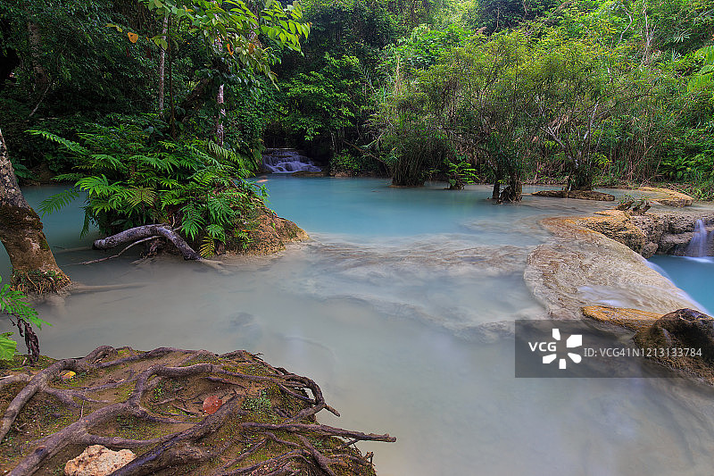 老挝的塔关西瀑布图片素材