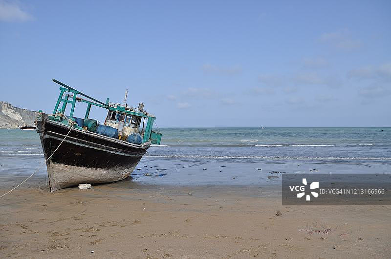 瓜达尔海滩上的船只图片素材