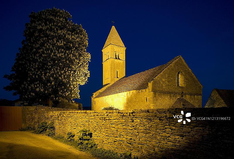 罗马式乡村教堂：泰泽社群图片素材