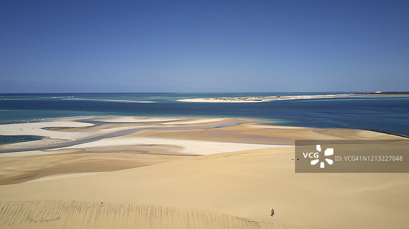 莫桑比克巴扎鲁托群岛沙丘鸟瞰图片素材
