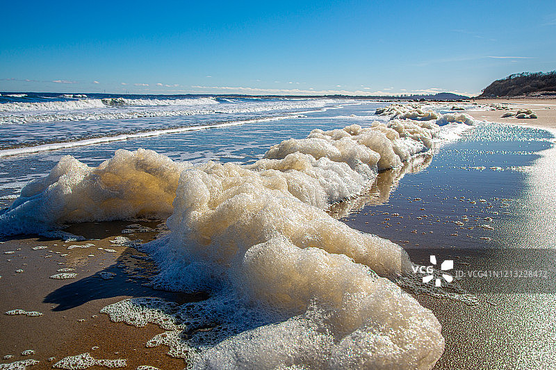 一月份大西洋沿岸的海浪图片素材