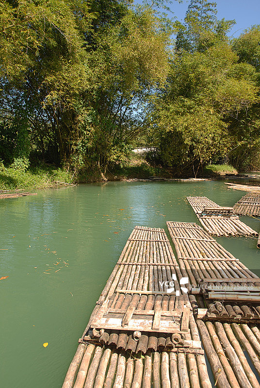 玛莎·布雷河上的竹筏图片素材