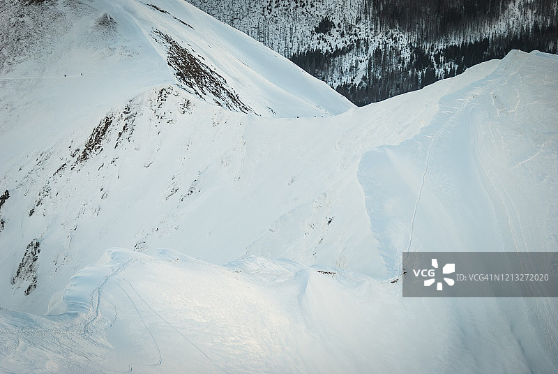 雪山山脊图片素材