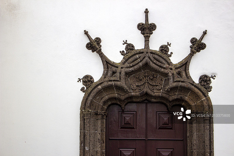 圣塞巴斯蒂昂教堂，位于葡萄牙亚速尔群岛圣米格尔蓬塔德尔加达图片素材