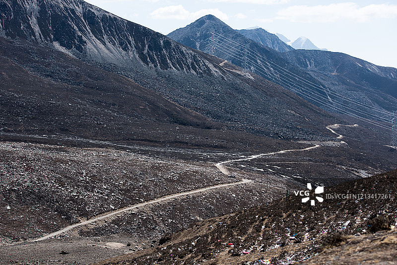 中国川西地区的阳光下的藏族祈祷旗图片素材