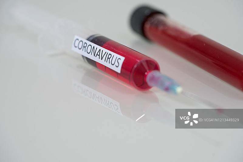 用于检测新型冠状病毒（COVID-19）的血样试管图片素材