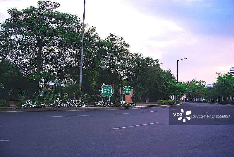 印度新德里拉吉夫·乔克空旷道路图片素材