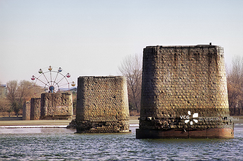 鸭绿江上的朝鲜战争断桥图片素材