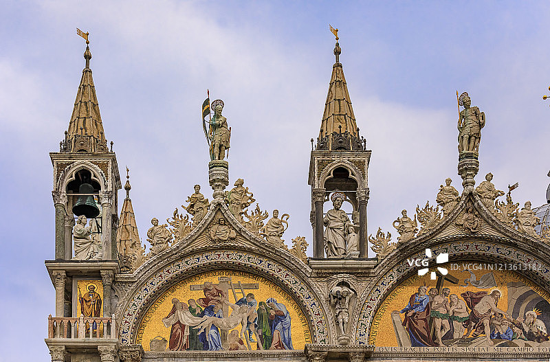 意大利威尼斯圣马可广场圣马可大教堂立面图片素材