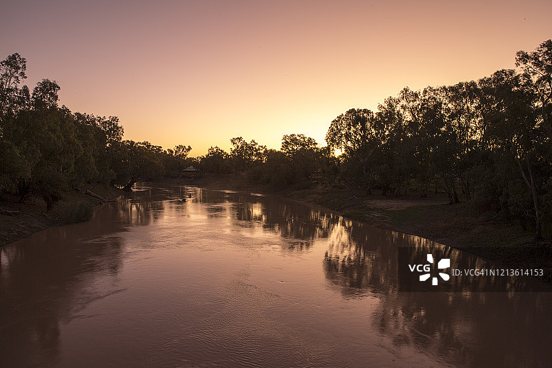 日落时分的达令河图片素材