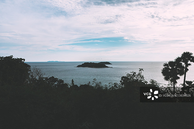 泰国海边岛屿石塔假日风光图片素材