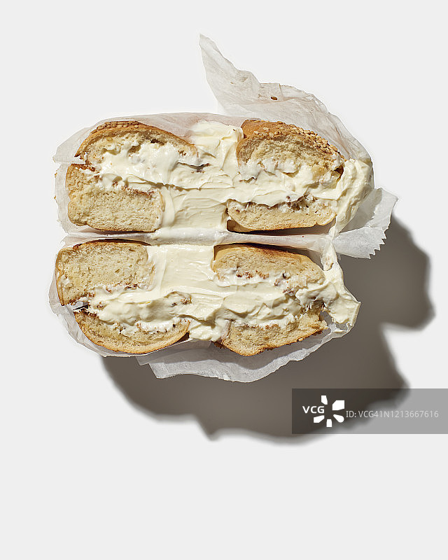 芝麻贝果配奶油芝士图片素材