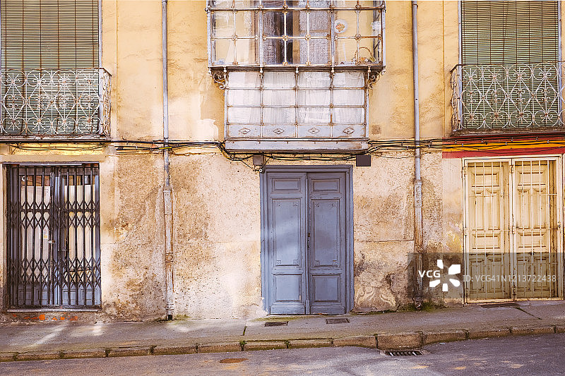 废弃房屋的正面图片素材