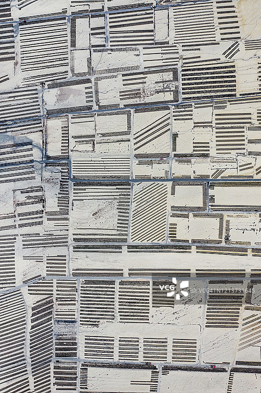 法国康卡勒的低潮时牡蛎养殖场（航拍视角）图片素材