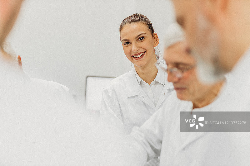 一起工作的科学家图片素材