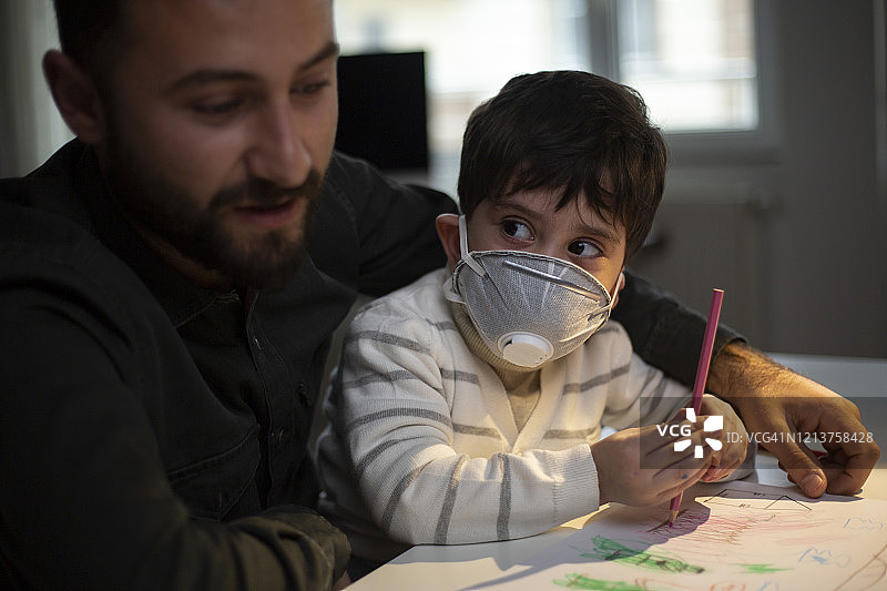 爸爸擅长讲解事物图片素材