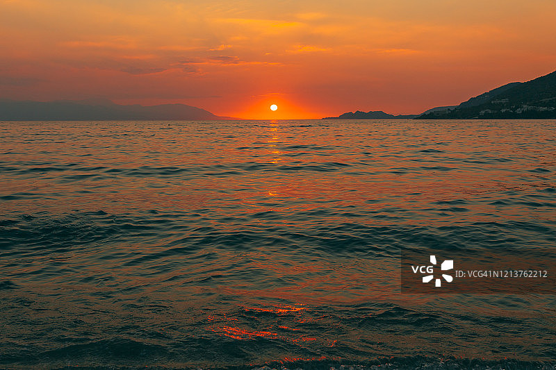 科林斯海湾卢特拉基海滩日落图片素材