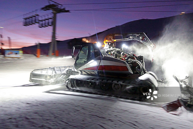 雪地车平整滑雪道图片素材