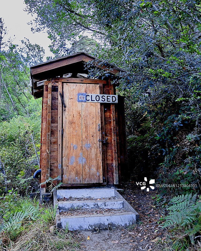关闭的洗手间图片素材
