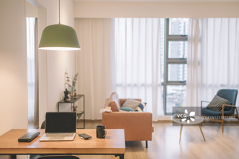 白天住宅楼客厅的室内图片素材