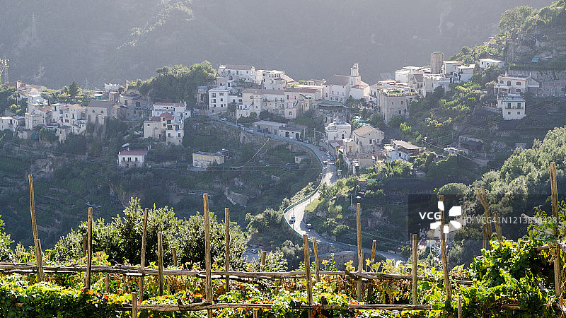 从拉韦洛看到的蓬托内村图片素材