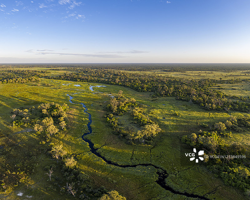 博茨瓦纳奥卡万戈三角洲水道和泻湖的著名航拍图案图片素材