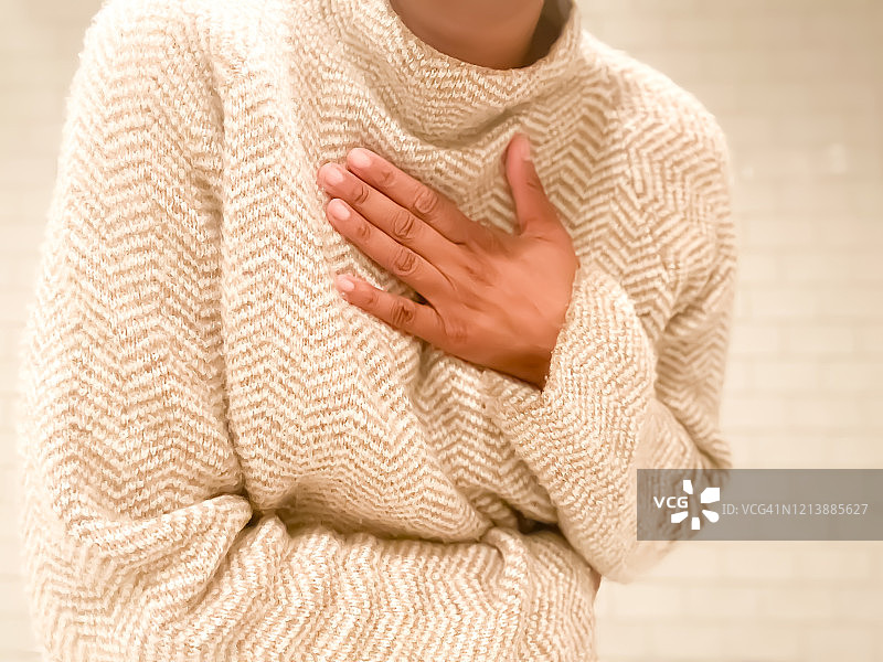 呼吸困难的非洲裔女人图片素材