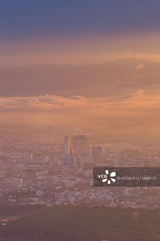 泰国宋卡府合艾市日落时分的云彩图片素材