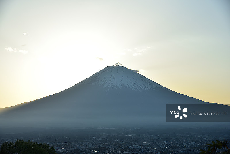 傍晚时分的富士山图片素材