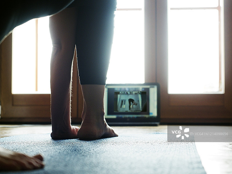 在线瑜伽图片素材