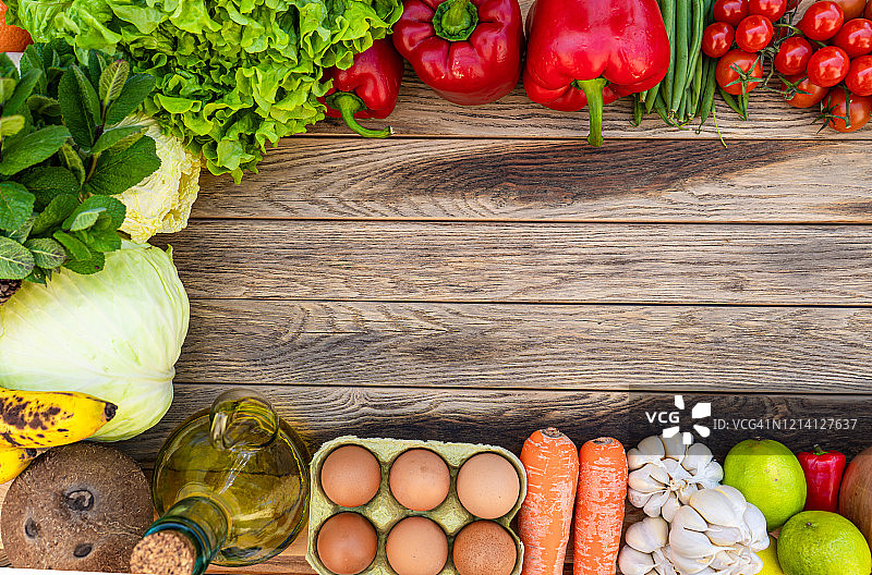 各色蔬菜组合：番茄、鸡蛋、大蒜、柠檬、生菜等健康食材图片素材