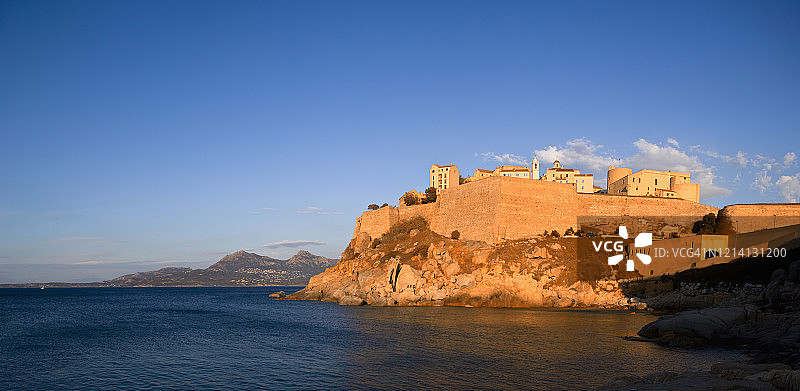 城堡与海岸线图片素材