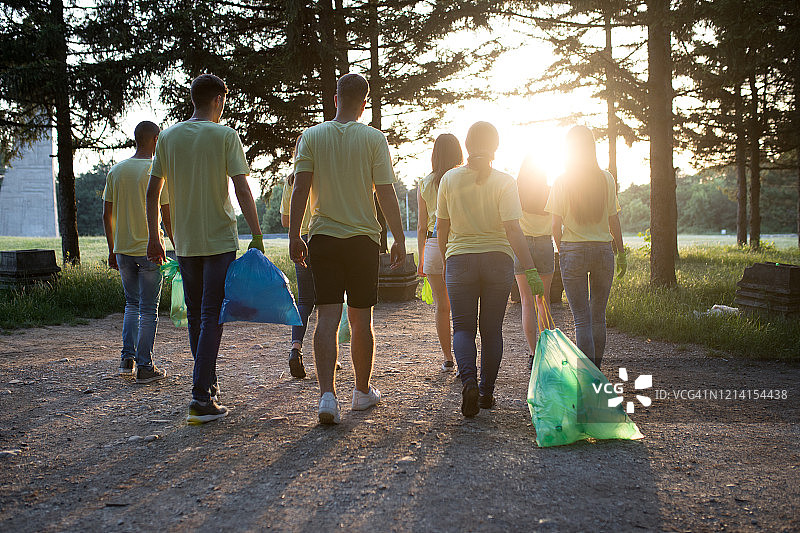 人们清洁环境图片素材