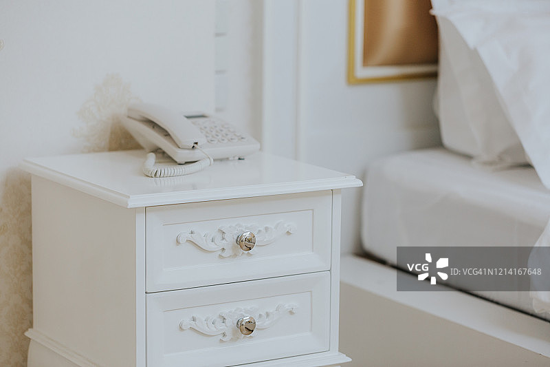 卧室里的电话图片素材