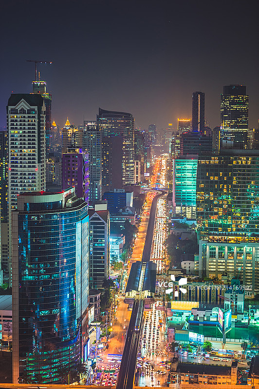 曼谷市中心沙吞和是隆区及钟那席轻轨站鸟瞰图片素材