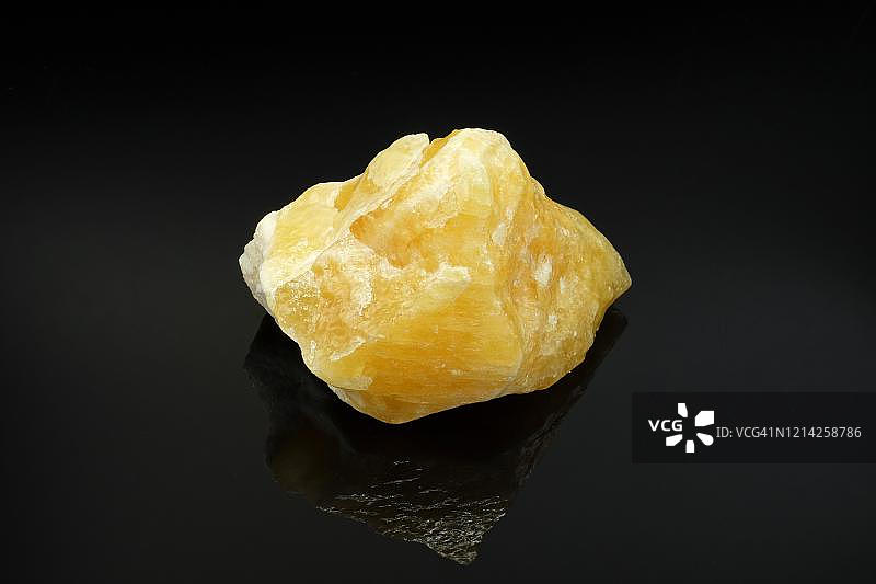 德国产橙色方解石晶体图片素材