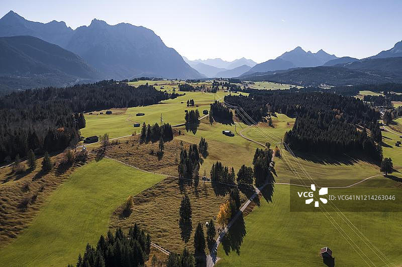 德国巴伐利亚阿尔卑斯山麓韦尔登费尔瑟地区鸟瞰图片素材