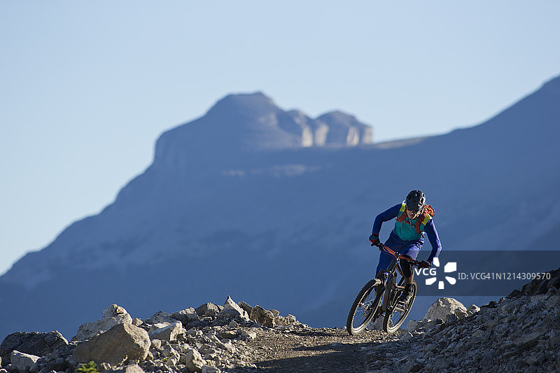 高落基山脉小径山地自行车骑行图片素材