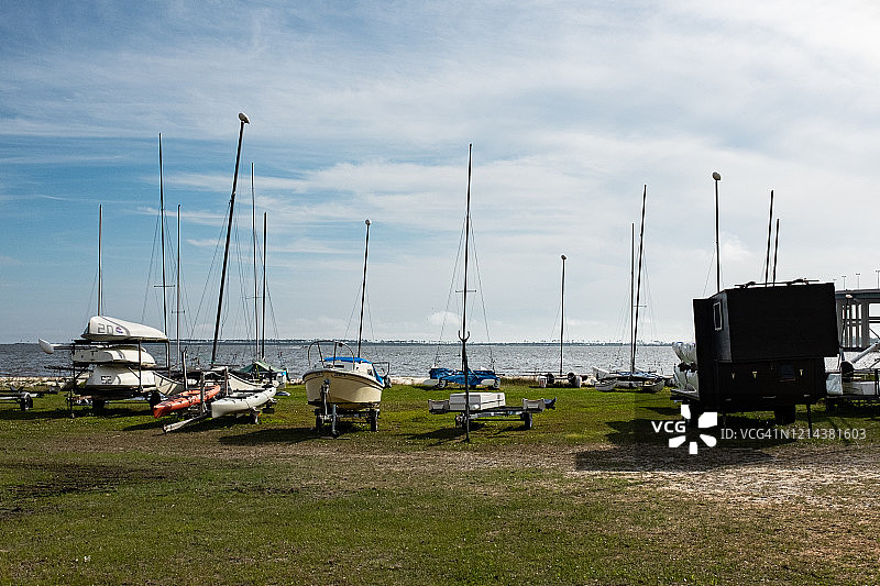 密西西比州比洛克西湾的帆船图片素材