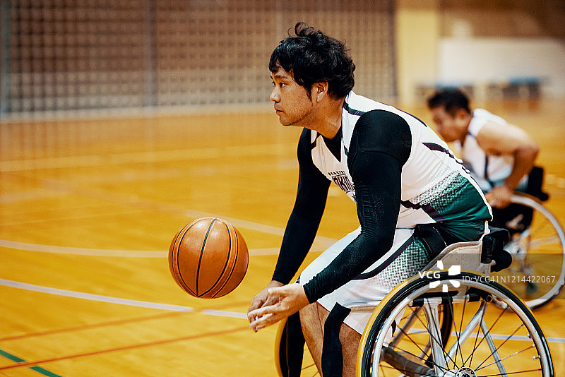 职业轮椅篮球队比赛和训练图片素材