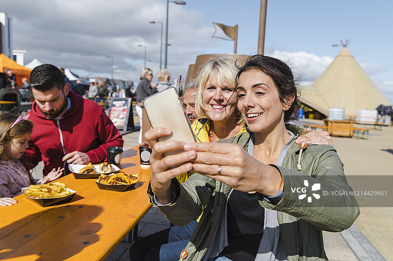 微笑自拍！图片素材