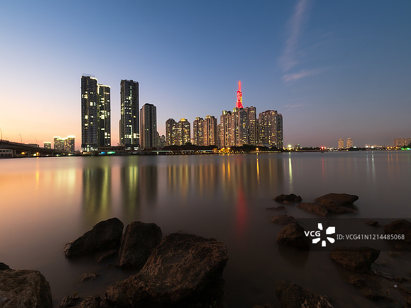 从西贡河看到的西贡明珠住宅风光图片素材